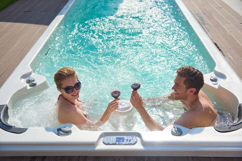Difference of outdoor spa and swim spa